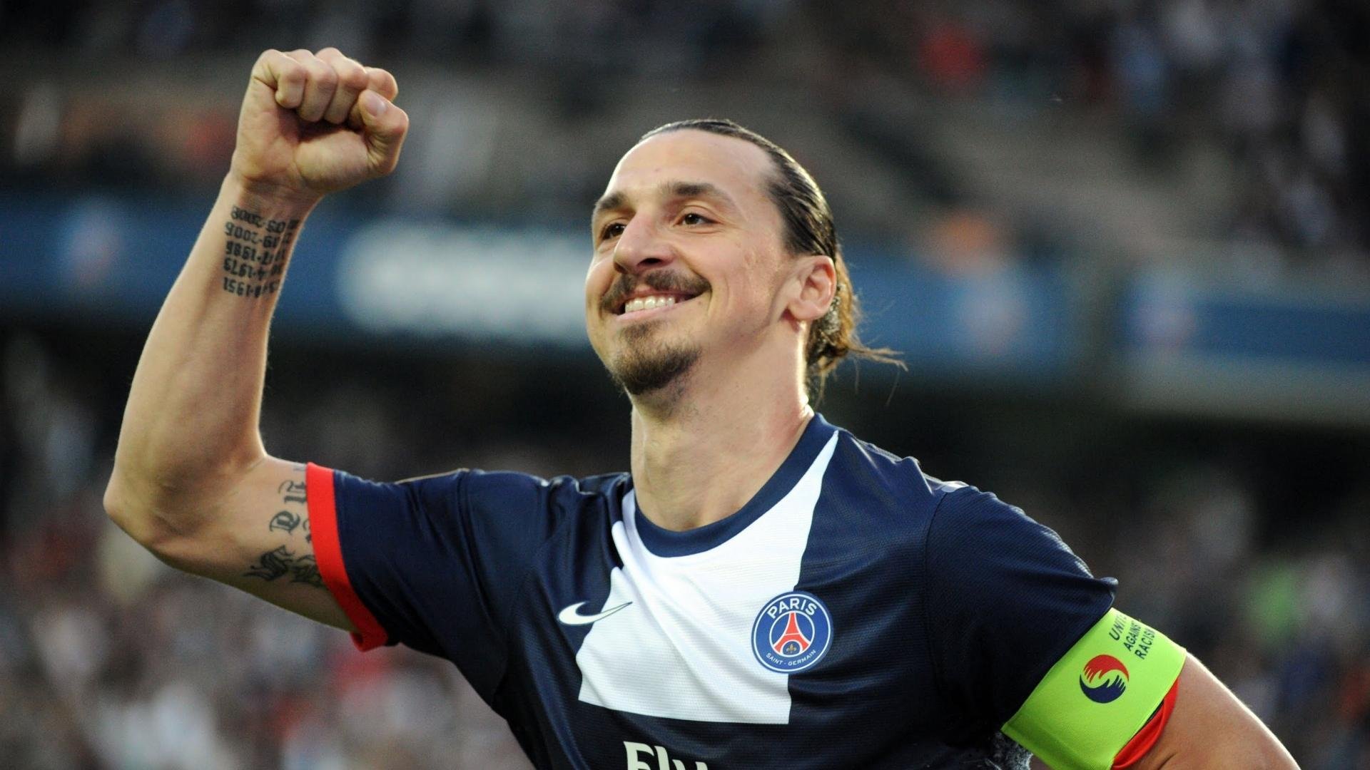 库兹马诺维奇在巴黎奥运会手球比赛中展现出高水平的反应速度，库兹马球技