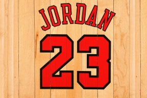 比赛中，蒂伊展现出“全能战士”的风采，攻防两端表现都是精品！