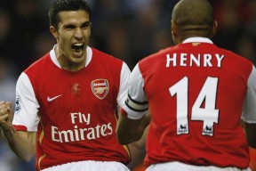 激动瞬间！李明突破防守，妙传助攻张伟得分！，李明is