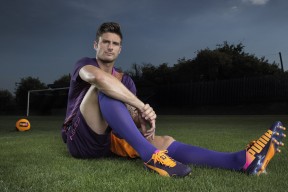 瑞士队前锋马丁内斯在巴黎奥运会上表现出色，马丁内斯教练简介