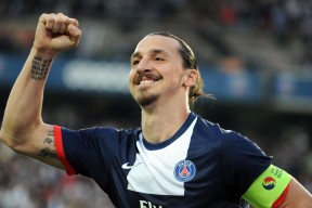 库兹马诺维奇在巴黎奥运会手球比赛中展现出高水平的反应速度，库兹马球技